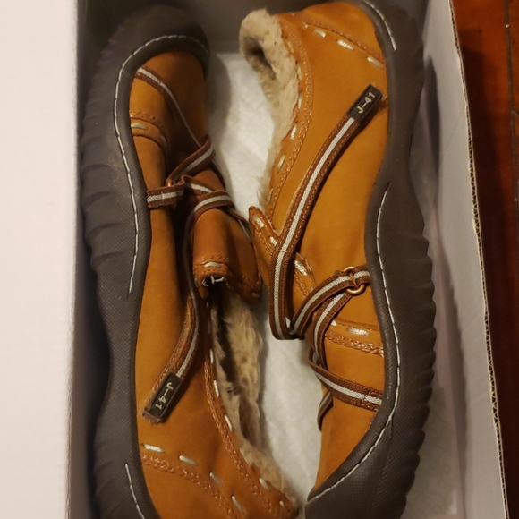 shoes - Picture 3 of 4